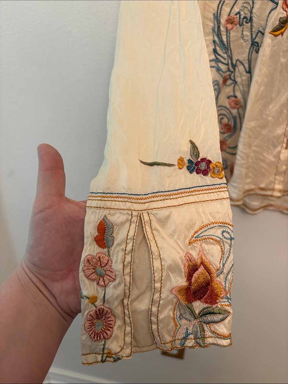 Johnny Was Embroidered Floral Button-Up Blouse - Cream 100% Silk - Picture 3 of 6